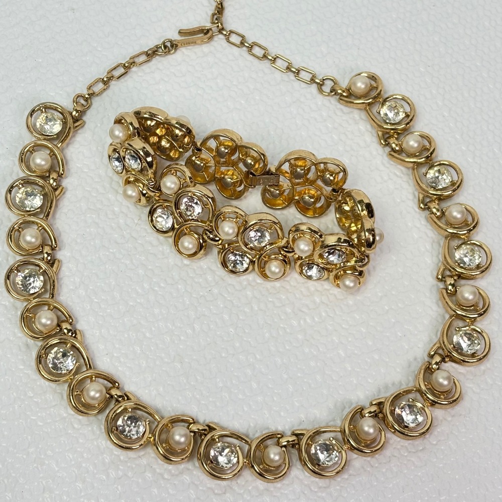 Trifari Set Gold Tone Faux Pearl Rhinestone Necklace Bracelet Vintage Costume - Picture 7 of 9